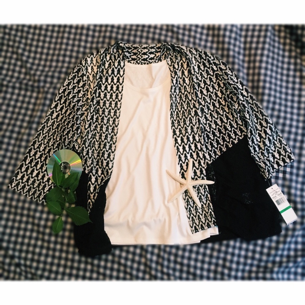 🌟 Black & White patterned Cardigan Top 🌟